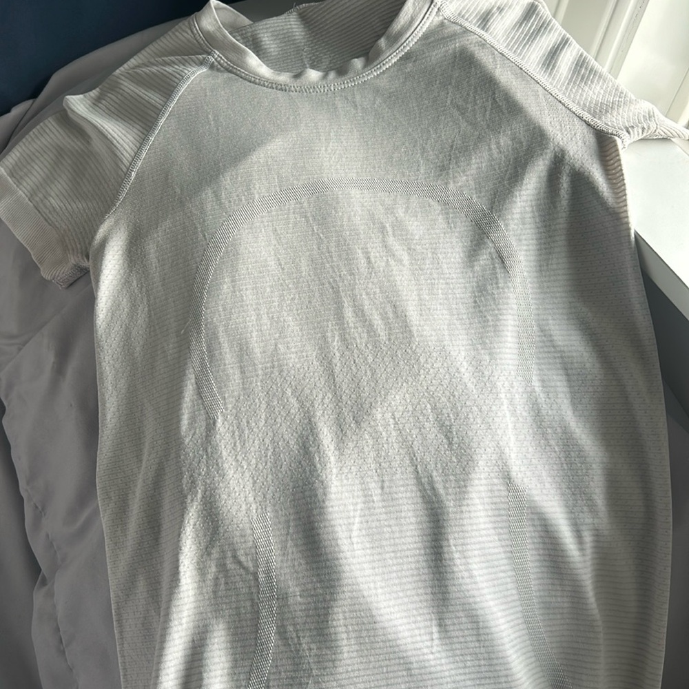 Size 2 Lulu Lemon Swiftly Tech Short-Sleeve Shirt 2.0